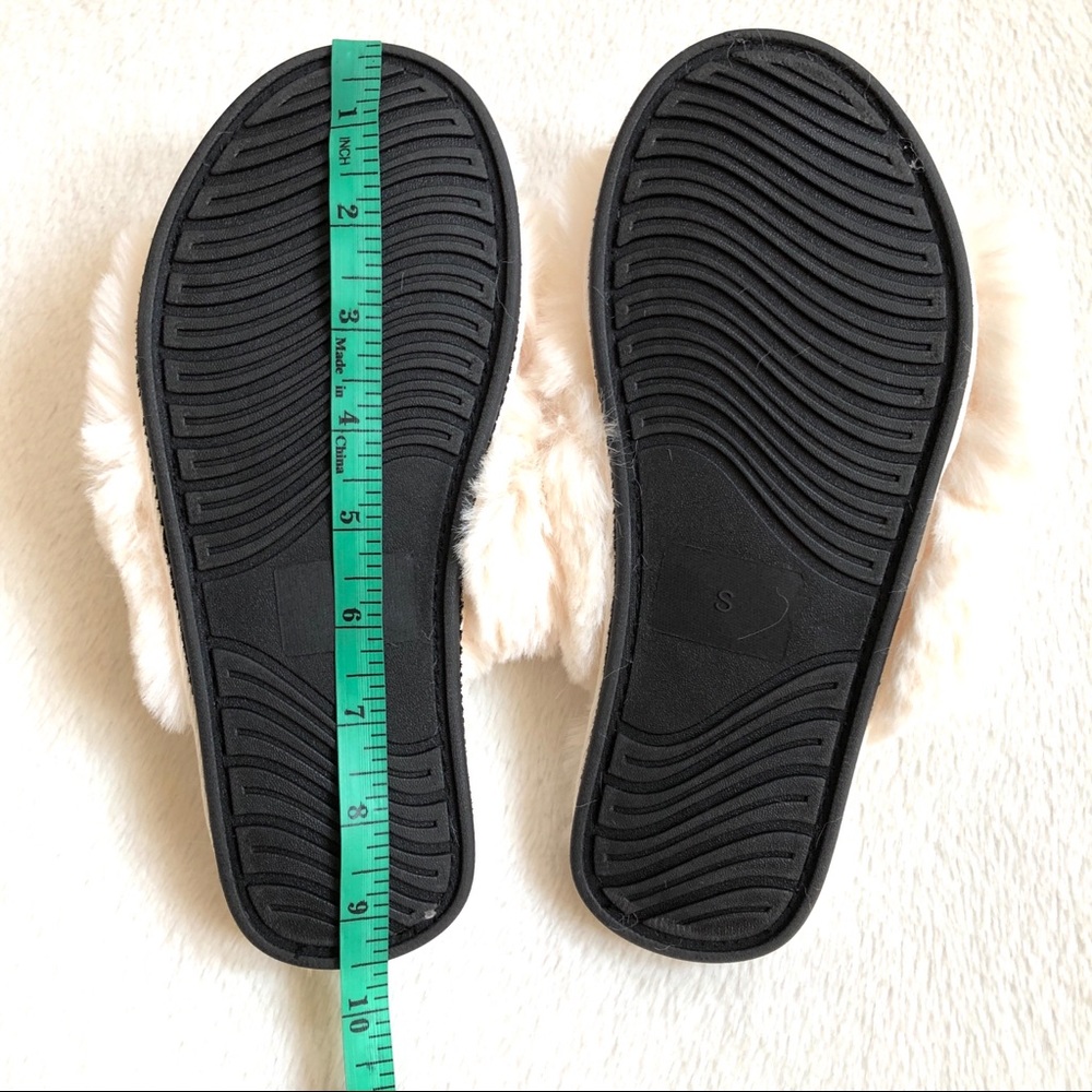 FamiPort White Cross Band Fluffy House Slippers S - Picture 9 of 12